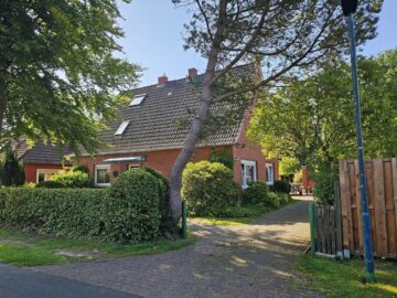 Gemütliches Wohnhaus mit Potenzial auf tollem Gartengrundstück, 26835 Hesel / Holtlander Nücke, Einfamilienhaus