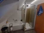 4 - Bad - Gemütliche Dachgeschosswohnung mit Balkon und ausgebautem Studio