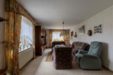 9 - Wohnzimmer 1 - Älteres Fehnhaus in ruhiger Siedlungslage Nähe Zentrum Warsingsfehn