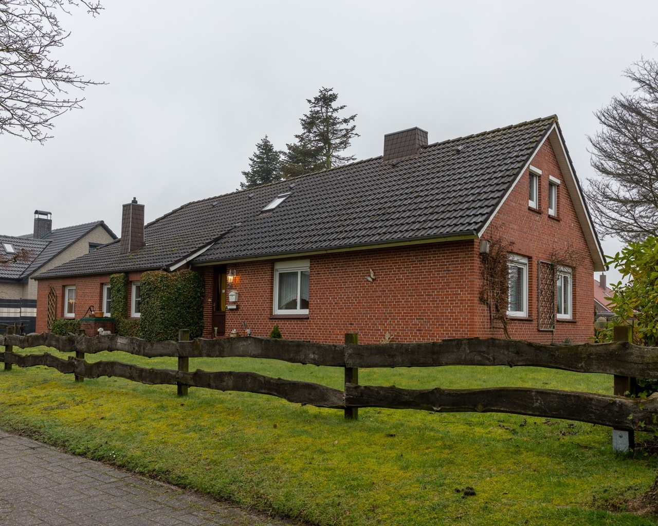 2 - Straßenansicht