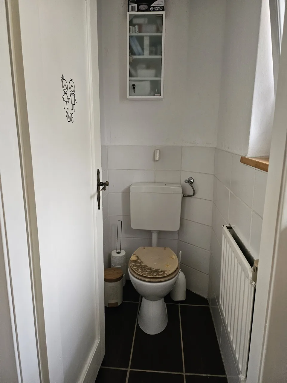 separates WC
