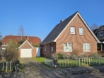 Straßenansicht - Gemütliches Einfamilienhaus – tolle Wohnlage in Leer-Loga