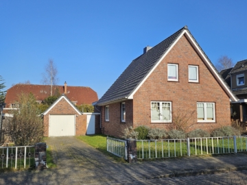 Gemütliches Einfamilienhaus – tolle Wohnlage in Leer-Loga, 26789 Leer, Einfamilienhaus