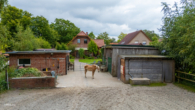 11 - Gartenansicht mit Reitplatz
